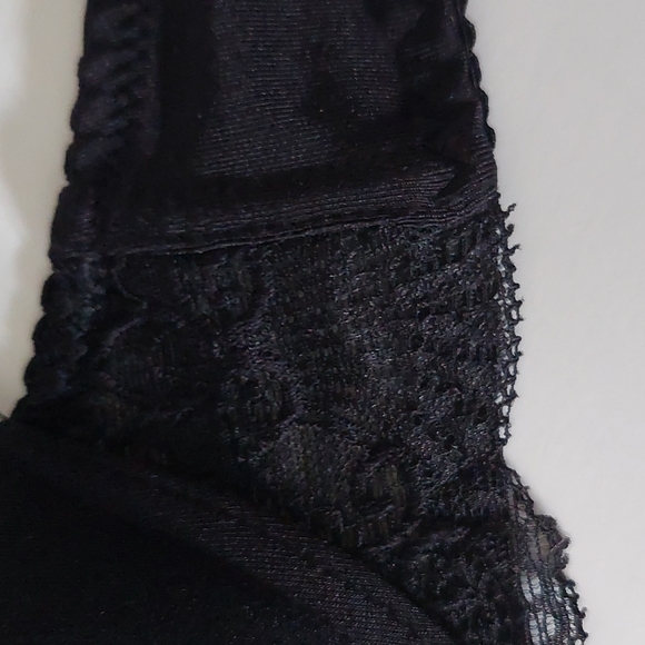 2 Gently worn padded BRAS SIZE 34B - Picture 9 of 13